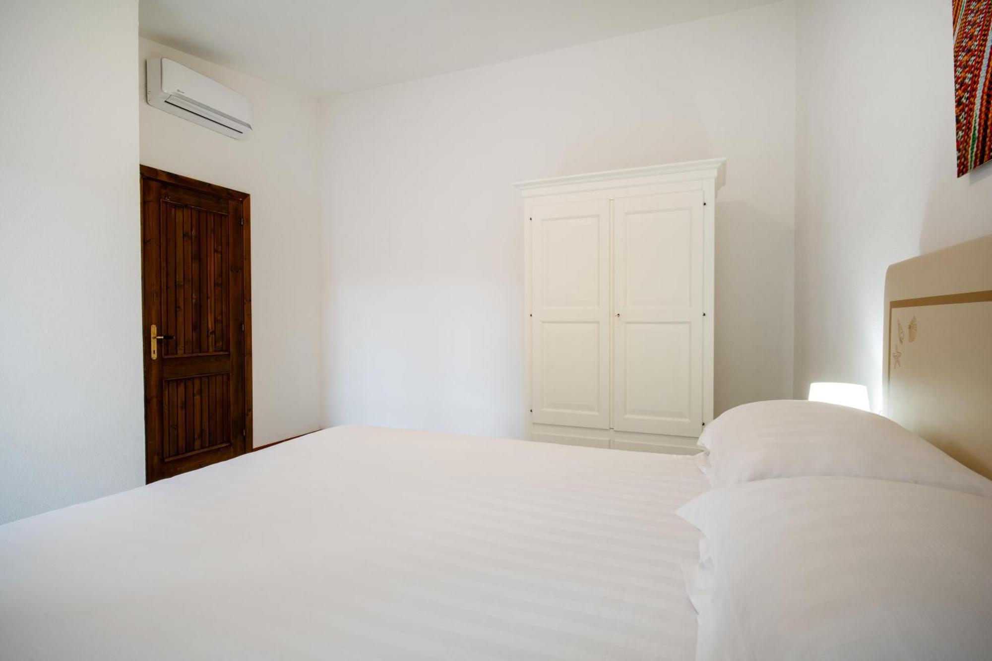 פאלאו Felix Hotels - Residence Hotel Costa Serena מראה חיצוני תמונה