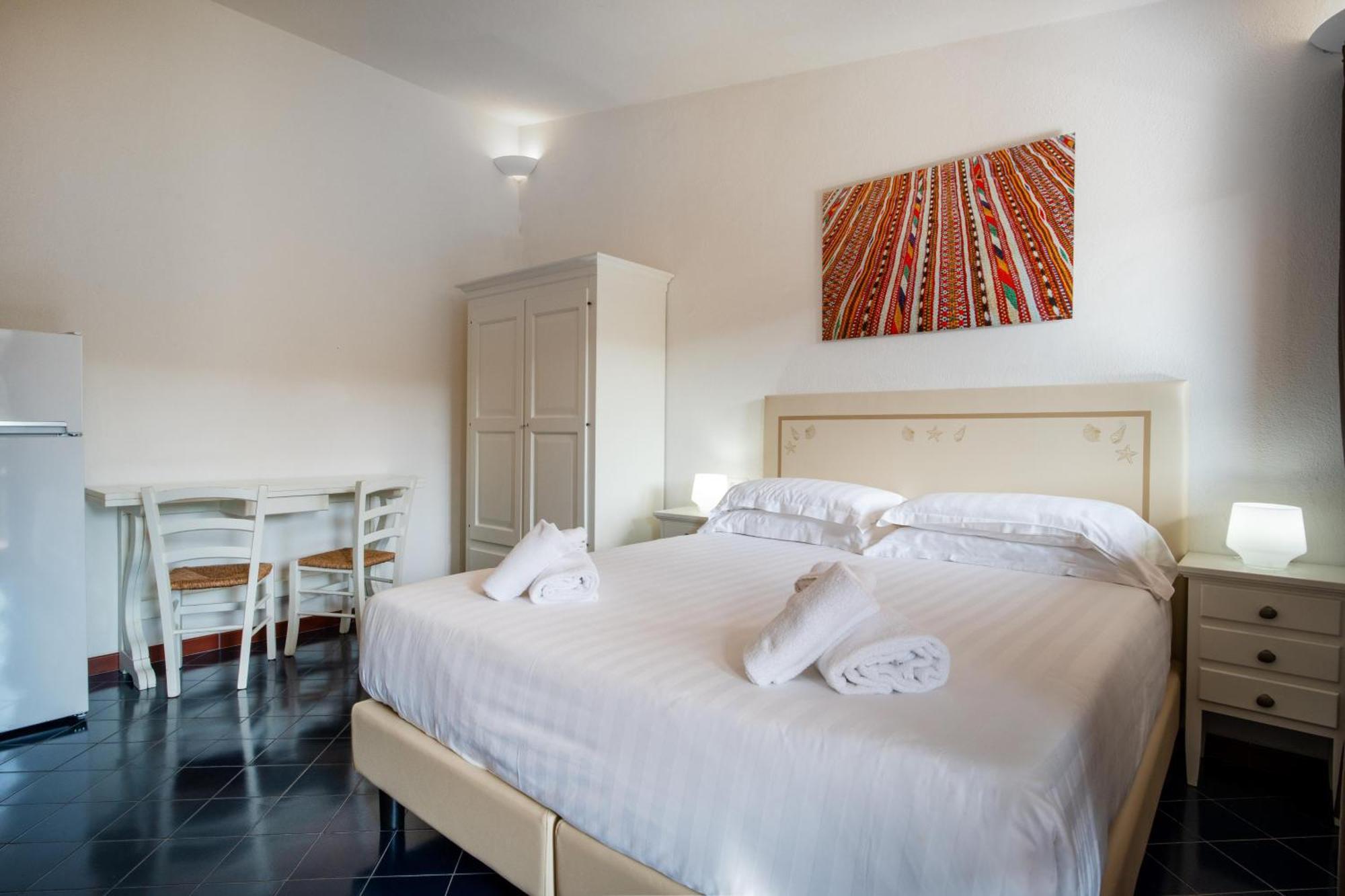 פאלאו Felix Hotels - Residence Hotel Costa Serena מראה חיצוני תמונה